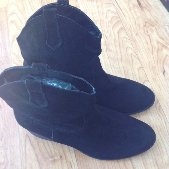 Women's Sz 8M Black Suede Boots - Picture 1 of 5